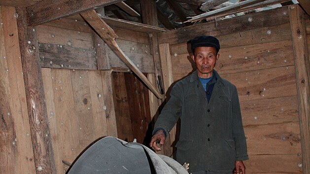 K neštěstí scházelo málo. V roce 2013 spadlo kus čínské rakety na dva příbytky v čínské vesnici Suining v provincii Chu-nan.
