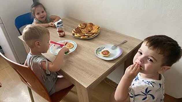 Společné stolování ukrajinských dětí