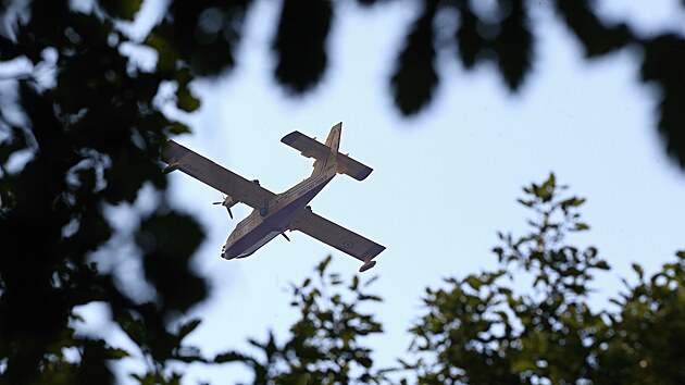 Do Česka už opět dorazily dva letouny Canadair z Itálie. Přistály ve Vodochodech. (5. srpna 2022)