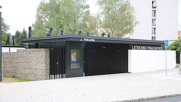 V Prachatic�ch otev�eli opraven� letn� kino.