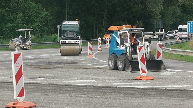 Začala stavba okružní křižovatky ve Zlíně na Vršavě (8.srpna 2022)