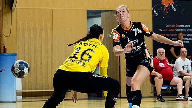 Marie Poláková z Mostu střílí gól proti Thüringeru.
