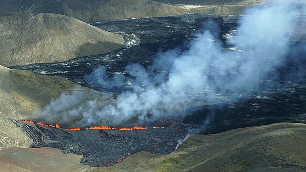 Zbry na sopku Fagradalsfjall na Islandu, kter se nachz 32 kilometr jihozpadn od hlavnho msta Reykjavku. (4. srpna 2022)