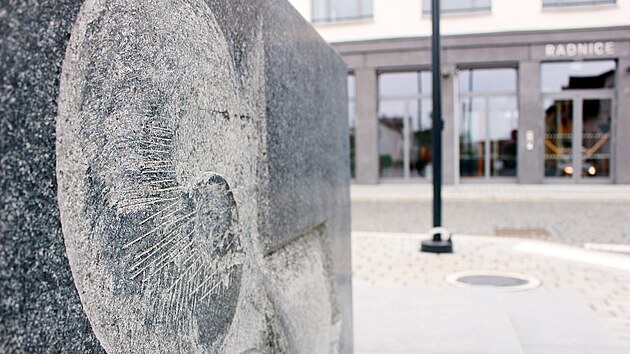 Kašna od sochařky Moniky Immrové na bělohradském náměstí