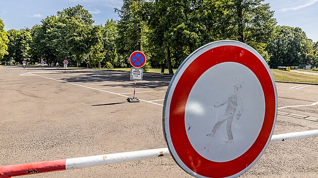 Bval odstavn parkovit kamion Hradec Krlov mn na parkovn pro osobn auta. (4. 8. 2022)