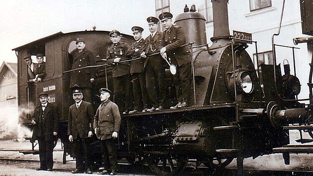 Lokomotiva 222.003 v Hukovicch po jnu 1938, stroj m u oznaen Deutsche Reichsbahn, GPS: 50.3611339N, 17.1263914E