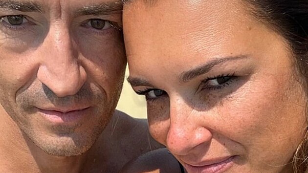 Alessandro Nasi a Alena eredov se zasnoubili na dovolen v ecku v srpnu 2022.