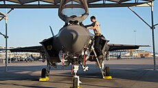 Údrba letounu F-35