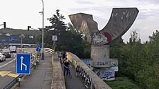 Plastika Rovnováha se kone�n� do�kala odstran�ní billboardu, který stál hned...