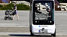 Na Výstaviti v Praze si lidé mohou vyzkouet jízdu samoídicím minibusem. (9....