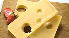 Jarlsberg je jemný sýr vyrobený z kravského mléka s velkými, pravidelnými oky...