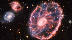 Snímek galaxie Cartwheel vzdálené 500 milionů světelných let, jak jej pořídil...