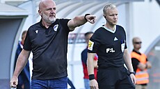 Trenér Plzn� Michal Bílek b�hem utkání proti Pardubicím.