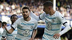 Záloník Chelsea Jorginho vstelil gól z penalty proti Evertonu.