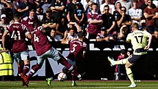 Stela Kevina De Bruyneho v zápase proti West Hamu v anglické Premier League.