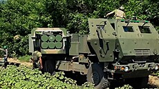 Ukrajinští vojáci s raketometem HIMARS poskytnutým USA. (5. července 2022) | na serveru Lidovky.cz | aktuální zprávy