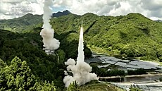 Snímky čínských raket z čínské státní televize CCTV (4. srpna 2022) | na serveru Lidovky.cz | aktuální zprávy