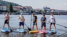 Prezidentský kandidát Petr Pavel si vyjel na paddle boardech po Vltav. (3....