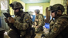 Ukrajinští vojáci průzkumného týmu "Fireflies"na frontě v Mykolajivské oblasti.... | na serveru Lidovky.cz | aktuální zprávy