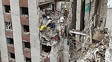 Zni�ený d�m v �ernihivu. (22. dubna 2022)