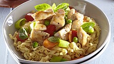 ��nsk� nudle s ku�ec�m masem