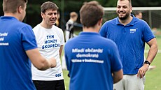 Jan Skopeček a Mikuláš Halás na charitativním fotbalovém zápase. (6. srpna 2022)