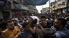 Truchlící mui v Gaze. (6. srpna 2022)