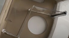 Youtuber Basically Homeless zmnil svou toaletu na výkonné herní PC.