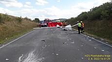 Na vjezdu do Rokycan spadl v�tro� na osobní automobil. Pilot nep�e�il.