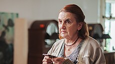 Eva Holubová ve filmu Stídavka (2022)