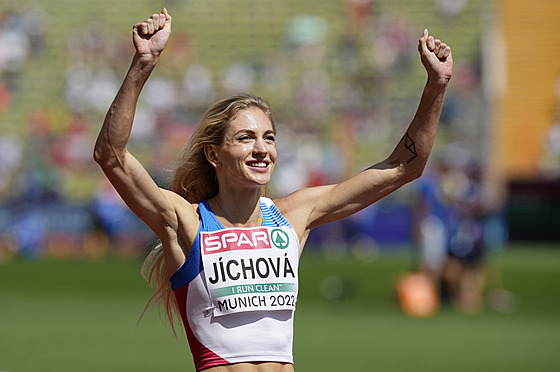 Nikoleta Jíchová v cíli rozbhu na 400 metr pekáek na atletickém ME v...