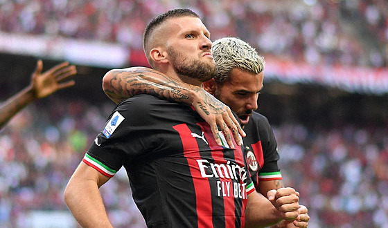 Útočník AC Milán Ante Rebic slaví gól v zápase italské Serie A proti Udinese.