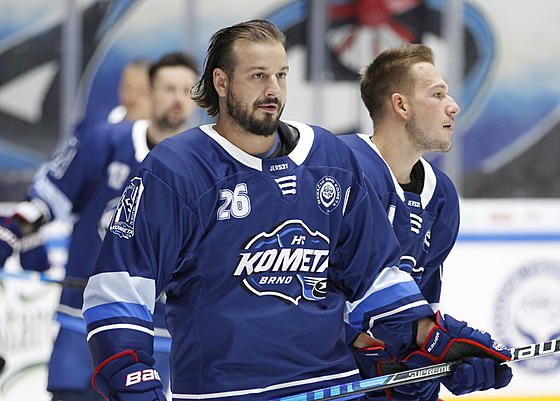 Úto�ník Martin Za�ovi� p�i benefi�ním utkání dvou generací Komety Brno.