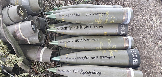 Vzkazy na raketách ukrajinského dlostelectva. (7. srpna 2022)
