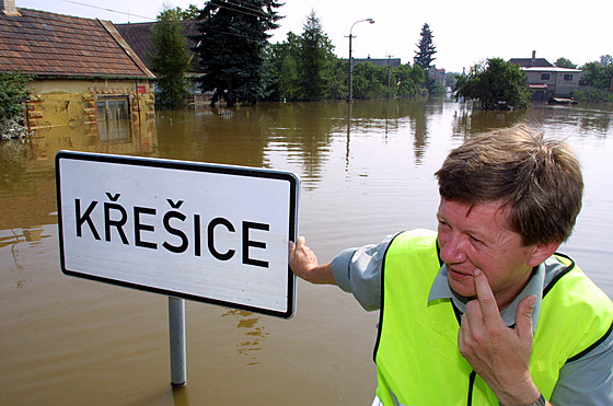 Křešice při povodni v roce 2002.