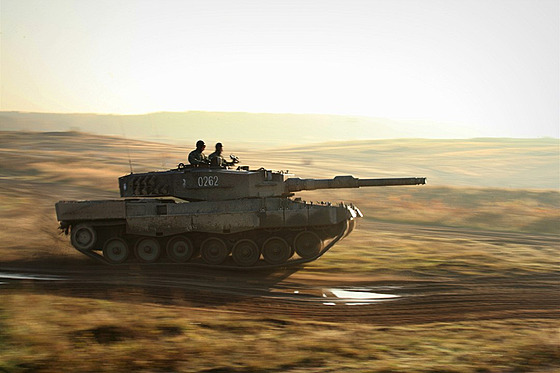 Tank Leopard II polské armády během cvičení Sil rychlé reakce NATO