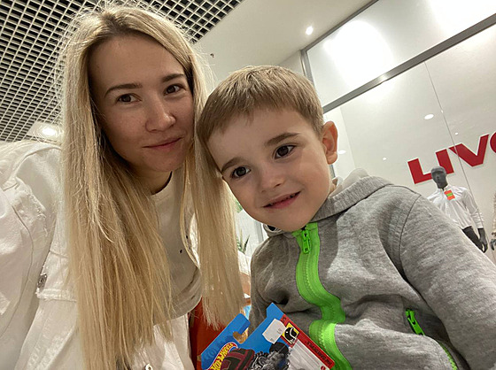 Anna Rybak se svým starím synem