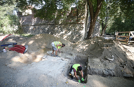 Archeologové odkryli nejstarší část brodských hradeb vybudovaných v roce 1310....