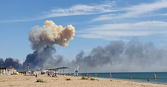 Výbuchy na letiti v Saky, které leí u Novofedorivky, oblíbené letní destinaci...