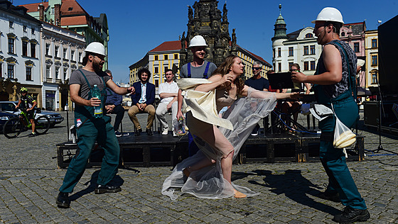 Tisková konference Moravského divadla Olomouc u Sloupu Nejsvtjí Trojice o...