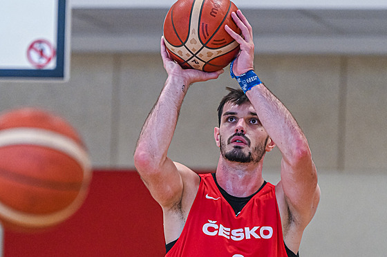 Viktor Plpán na tréninku eských basketbalist