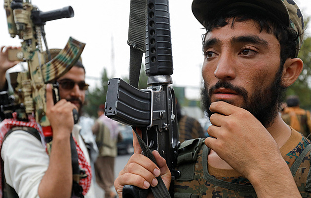 Prevence neřesti po afghánsku. Muže bez plnovousu vyloučili z ozbrojených složek