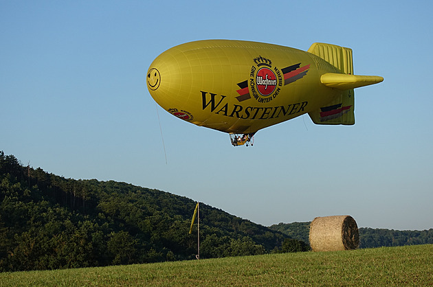 Horkovzdušná vzducholoď je tak trochu jiný zeppelin. Víme, jak se řídí