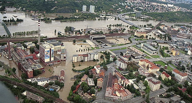 Povodeň zaplavila třetinu Holešovic, následky řeší pražská čtvrť dodnes
