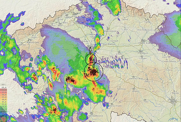 Česko zasáhly silné bouřky, místy padaly dvoucentimetrové kroupy