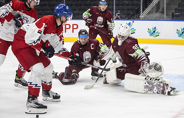 Hokejová dvacítka v přípravě na MS ve Švédsku porazila těsně Lotyšsko