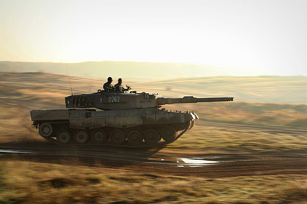 Německé bojové tanky na Ukrajinu? Kancléřovu Ne oponuje vlastní vláda