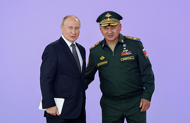 Putin už nevěří Šojguovi. O stavu na frontě ho informují přímo generálové