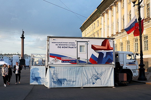 Bojuj za nás! Ruské regiony lákají na frontu, chtějí si zlepšit image v Kremlu