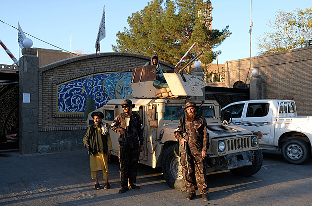Tálibán shrábl výzbroj za 7,1 miliardy dolarů, spočítal Pentagon